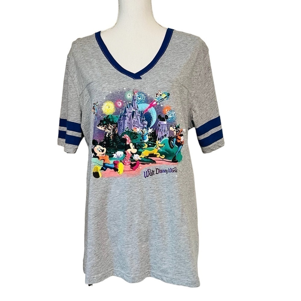 DISNEY PARKS WOMENS GRAY SHORT SLEEVE VNECK TSHIRT SIZE XL